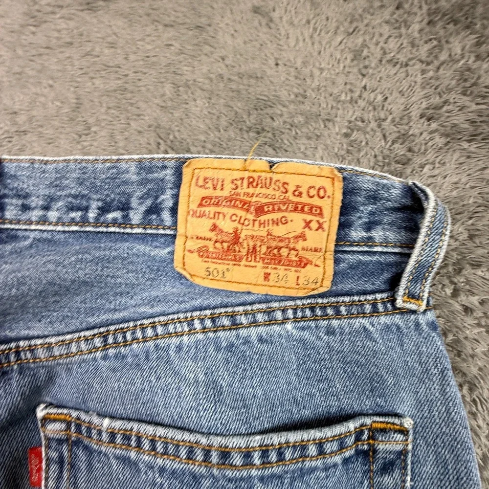 Y2K Vintage Levis 501 Jeans Mens 34x34 Distressed Light Wash Denim Button Fly